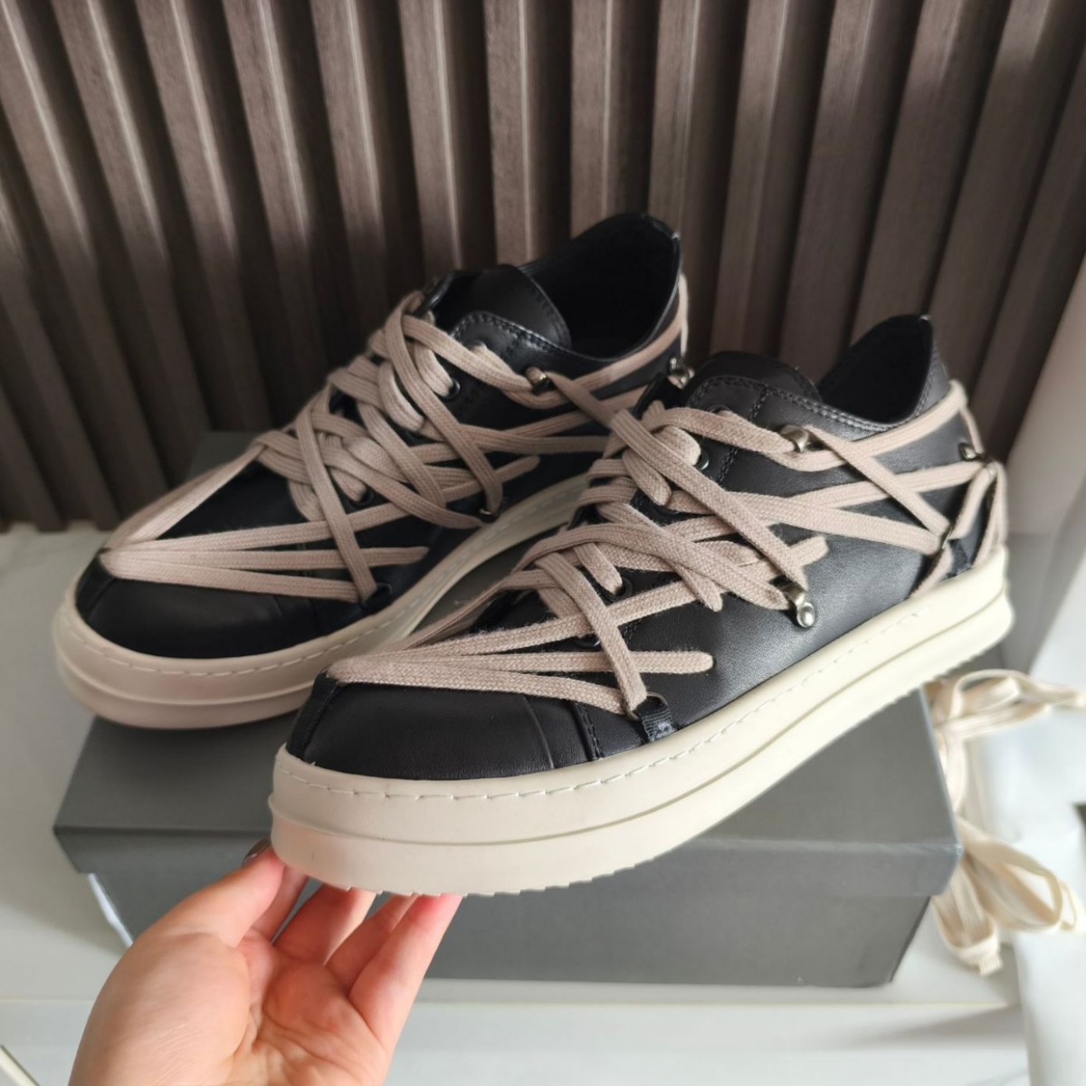 Brand Luxury Ramones Laces Lea - đánh giá và giá Off White Streetwear Brand